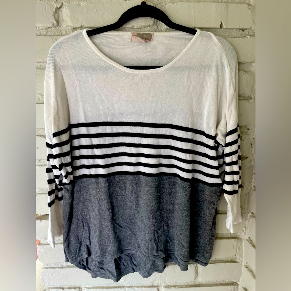 Forever 21 Striped Sweater Size M